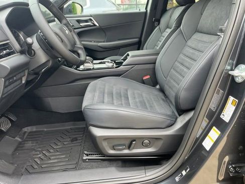 New 2026 Mitsubishi Outlander LE FWD image 13