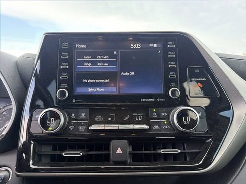 Used 2022 Toyota Highlander XLE FWD image 24
