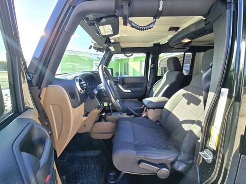Used 2012 Jeep Wrangler Unlimited Sahara w/ Connectivity Group AWD/4WD image 11