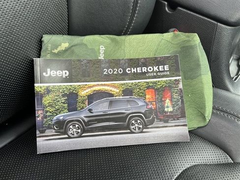 Used 2020 Jeep Cherokee Limited AWD/4WD image 39