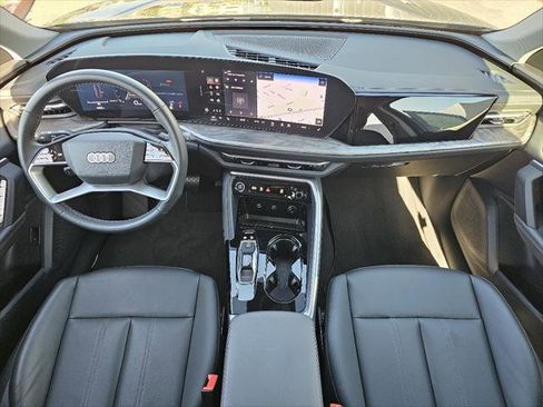 Used 2025 Audi Q5 Premium w/ Convenience Package image 4