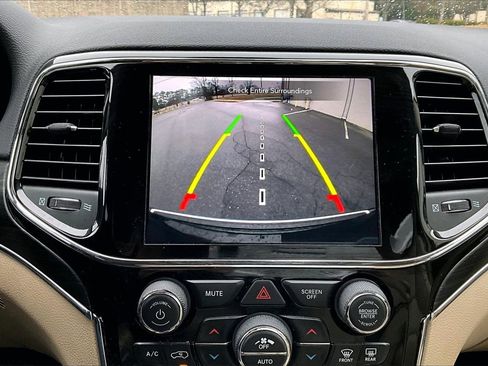 Used 2021 Jeep Grand Cherokee Limited image 13