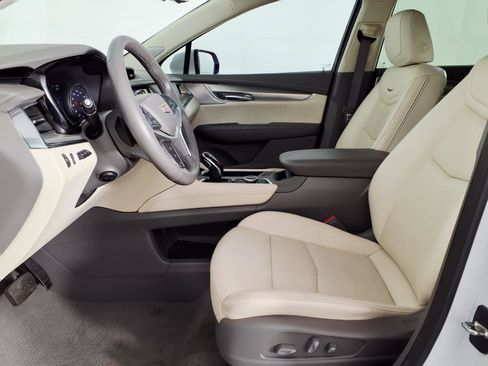 Used 2021 Cadillac XT5 Premium Luxury FWD image 17