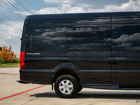 Used 2025 Mercedes-Benz Sprinter 2500 image 16