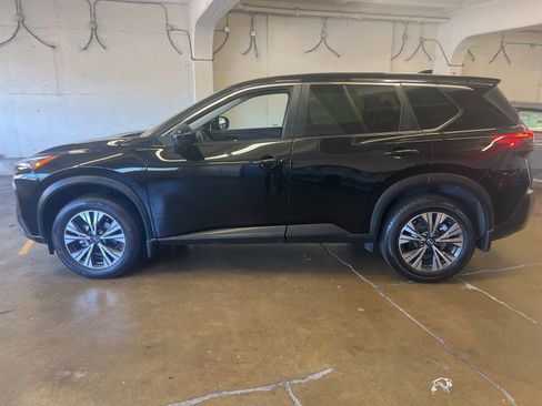Used 2023 Nissan Rogue SV image 6