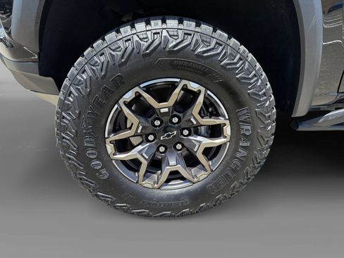 Used 2024 Chevrolet Colorado ZR2 w/ Safety Package AWD/4WD image 9