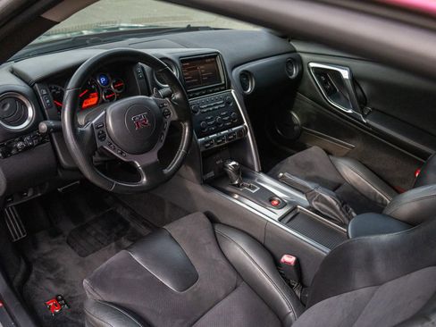 Used 2010 Nissan GT-R Premium image 45