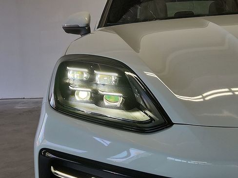 New 2026 Porsche Cayenne AWD/4WD image 9