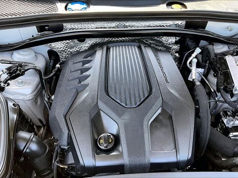 Used 2023 Porsche Macan AWD/4WD image 32