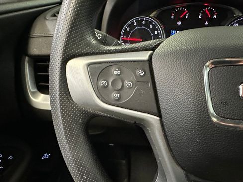 Certified 2022 GMC Terrain SLE w/ Driver Convenience Package image 9