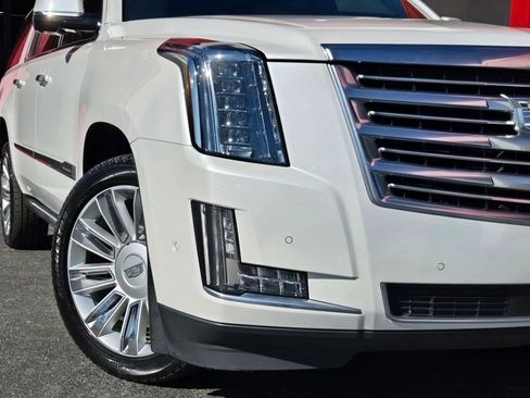 Used 2019 Cadillac Escalade ESV Platinum image 13