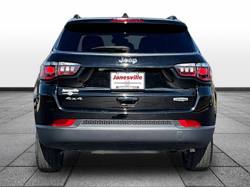 Used 2025 Jeep Compass Latitude w/ Sun & Sound Group AWD/4WD image 6