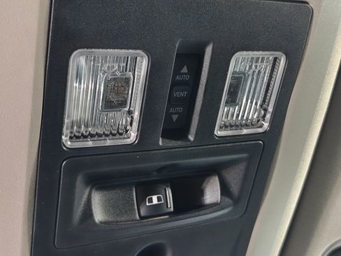 Used 2014 RAM 2500 Laramie w/ Convenience Group image 10