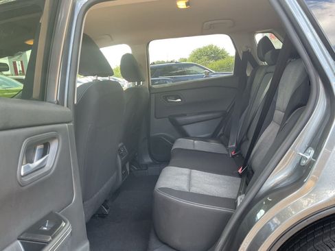 Used 2025 Nissan Rogue SV FWD image 10