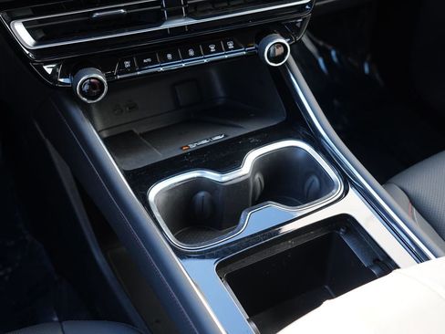 Used 2024 Chevrolet Traverse Z71 image 24