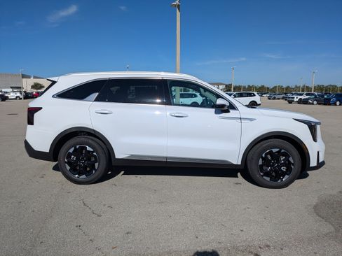 New 2026 Kia Sorento S w/ S Panoramic Sunroof Package FWD image 4