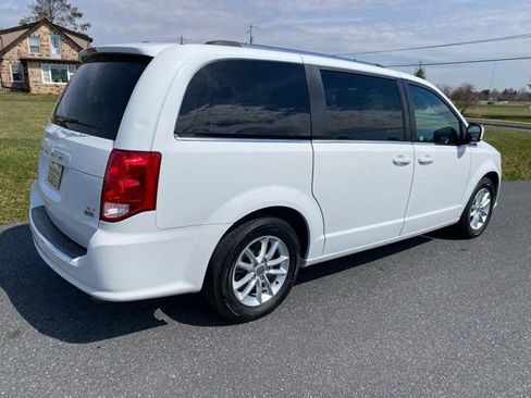 Used 2019 Dodge Grand Caravan SXT image 8