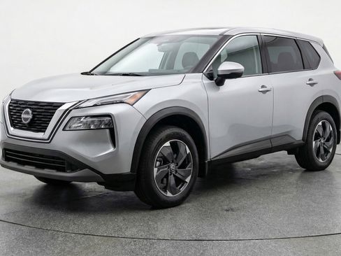 Used 2025 Nissan Rogue SV AWD/4WD image 3