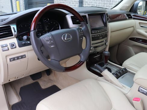 Used 2013 Lexus LX 570 4WD image 55