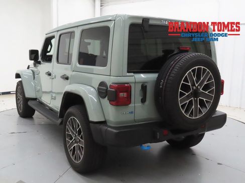 Used 2023 Jeep Wrangler Unlimited Sahara w/ Cold Weather Group AWD/4WD image 5