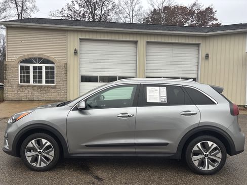 Used 2022 Kia Niro EX w/ Cold Weather Package image 8