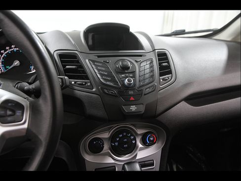 Used 2015 Ford Fiesta SE FWD image 8