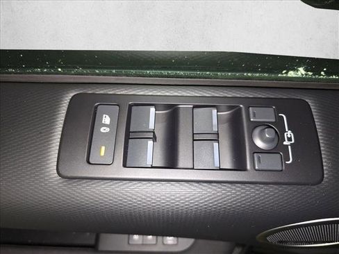 Certified 2024 Land Rover Discovery Dynamic SE image 29