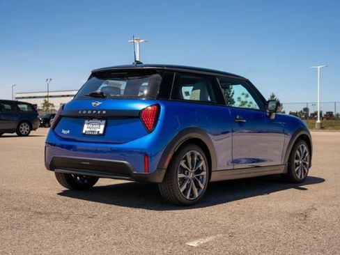 Used 2025 MINI Cooper 2-Door Hardtop FWD image 7