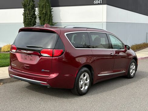 Used 2018 Chrysler Pacifica Limited w/ Advanced Safetytec Group image 6