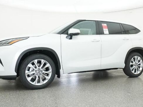 New 2026 Toyota Highlander Limited AWD/4WD image 18