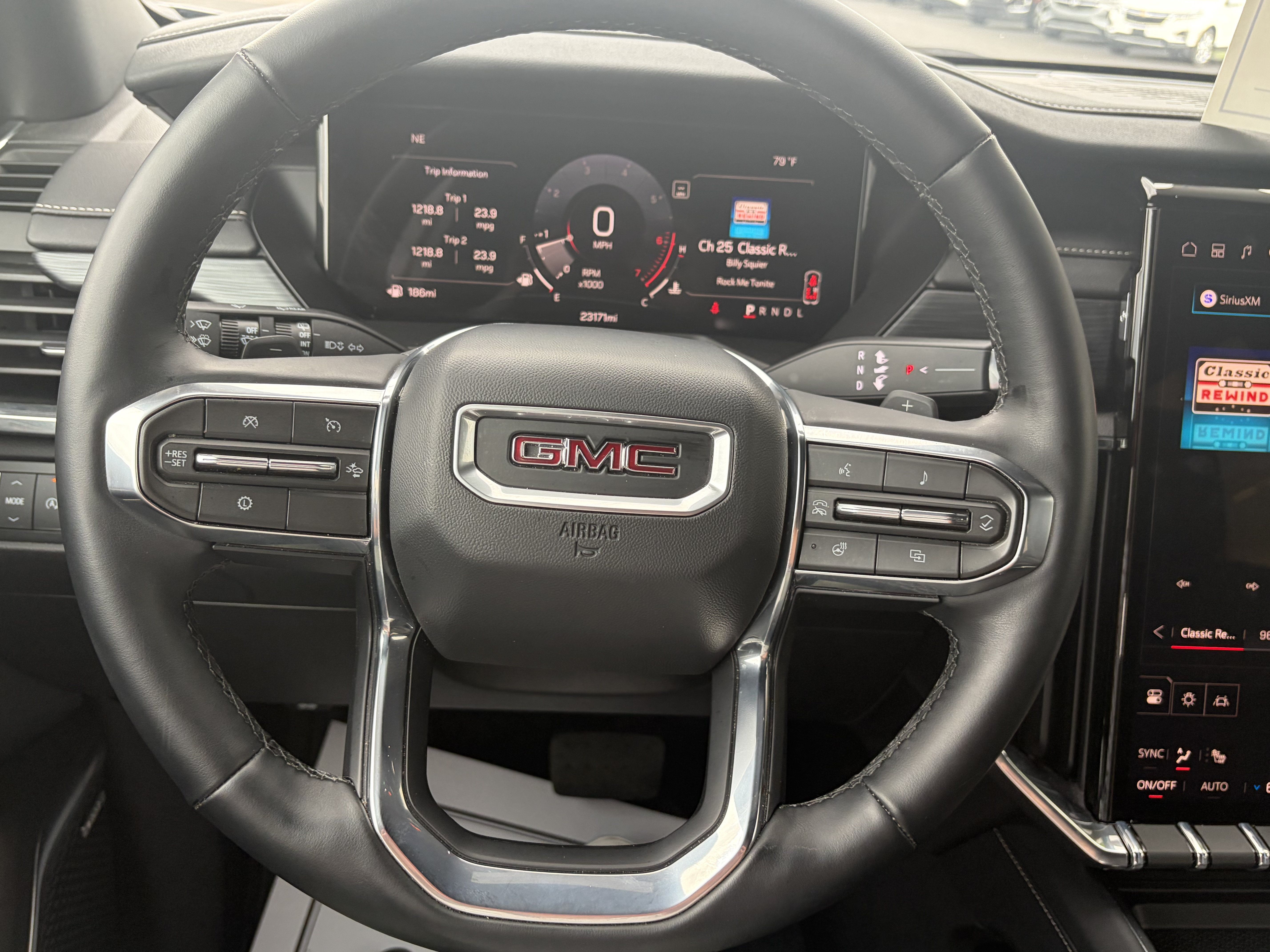 Used 2026 GMC Acadia Elevation w/ Elevation Premium Package FWD image 17