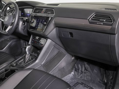 Certified 2024 Volkswagen Tiguan SE AWD/4WD image 43