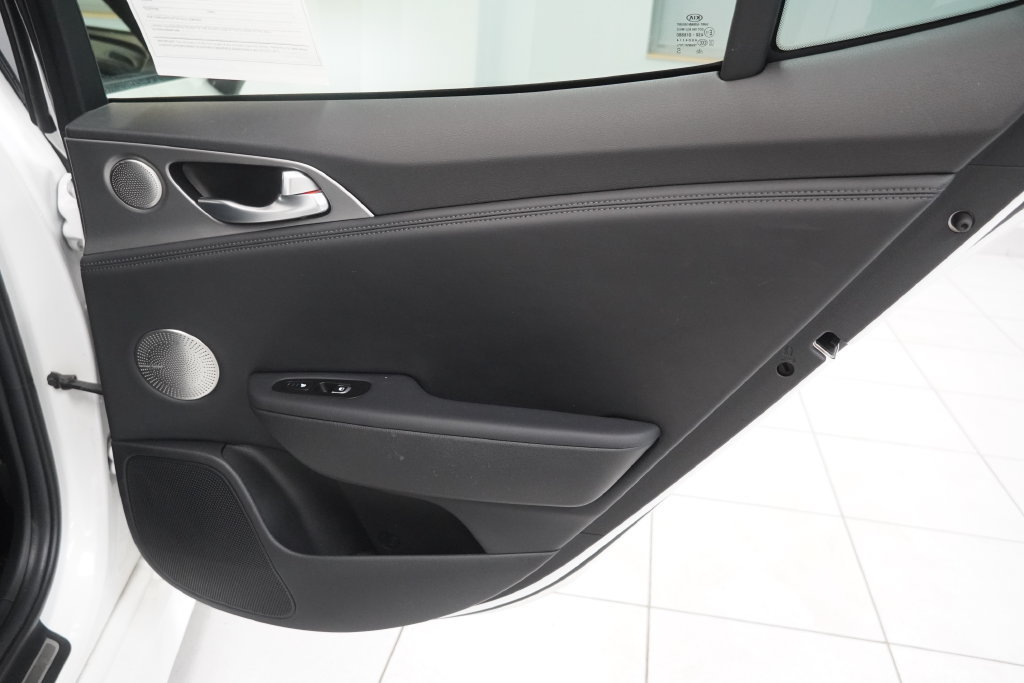 Used 2018 Kia Stinger GT2 image 31