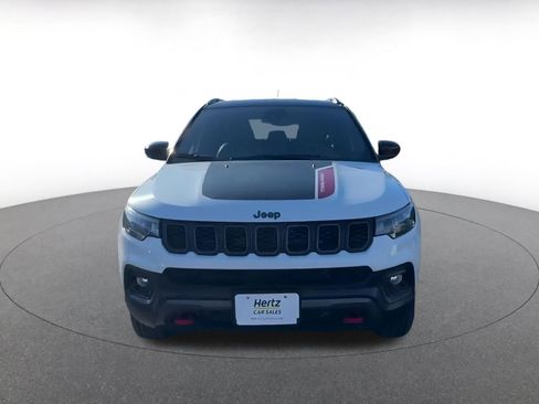 Used 2025 Jeep Compass Trailhawk image 4