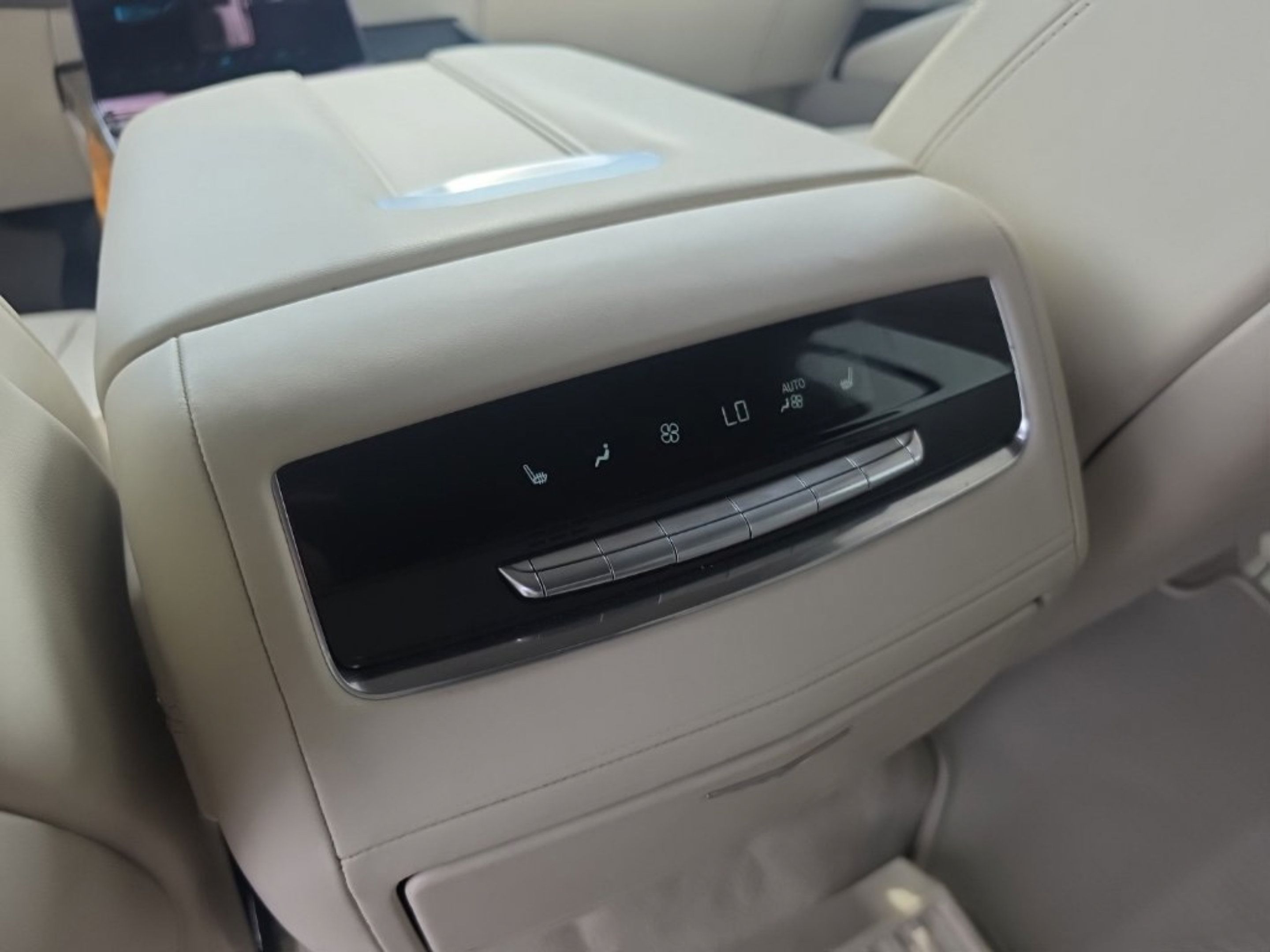 Used 2025 Cadillac Escalade ESV Sport Platinum AWD/4WD image 30