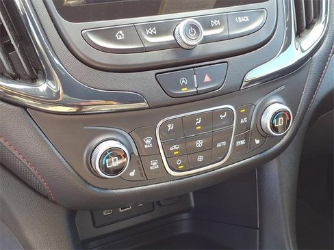 Used 2022 Chevrolet Equinox RS w/ Infotainment Package image 9