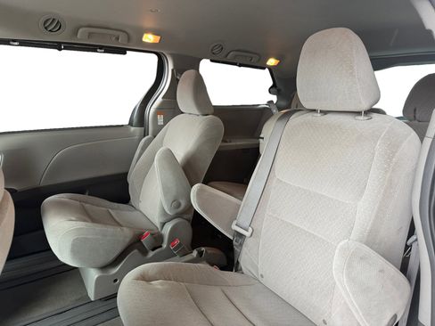 Used 2019 Toyota Sienna LE image 13