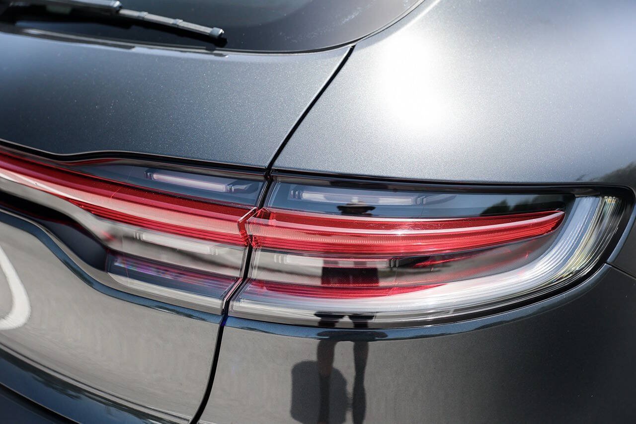 Used 2022 Porsche Macan AWD/4WD image 22