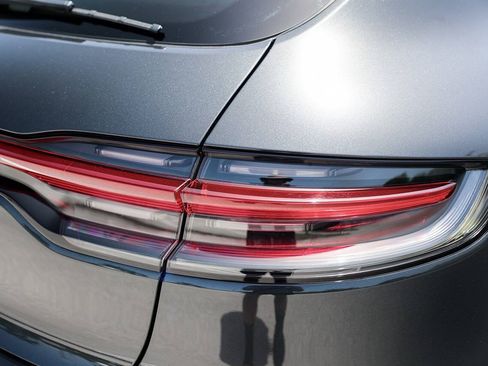 Used 2022 Porsche Macan AWD/4WD image 22