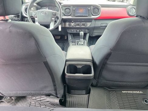 Used 2019 Toyota Tacoma SR5 AWD/4WD image 17