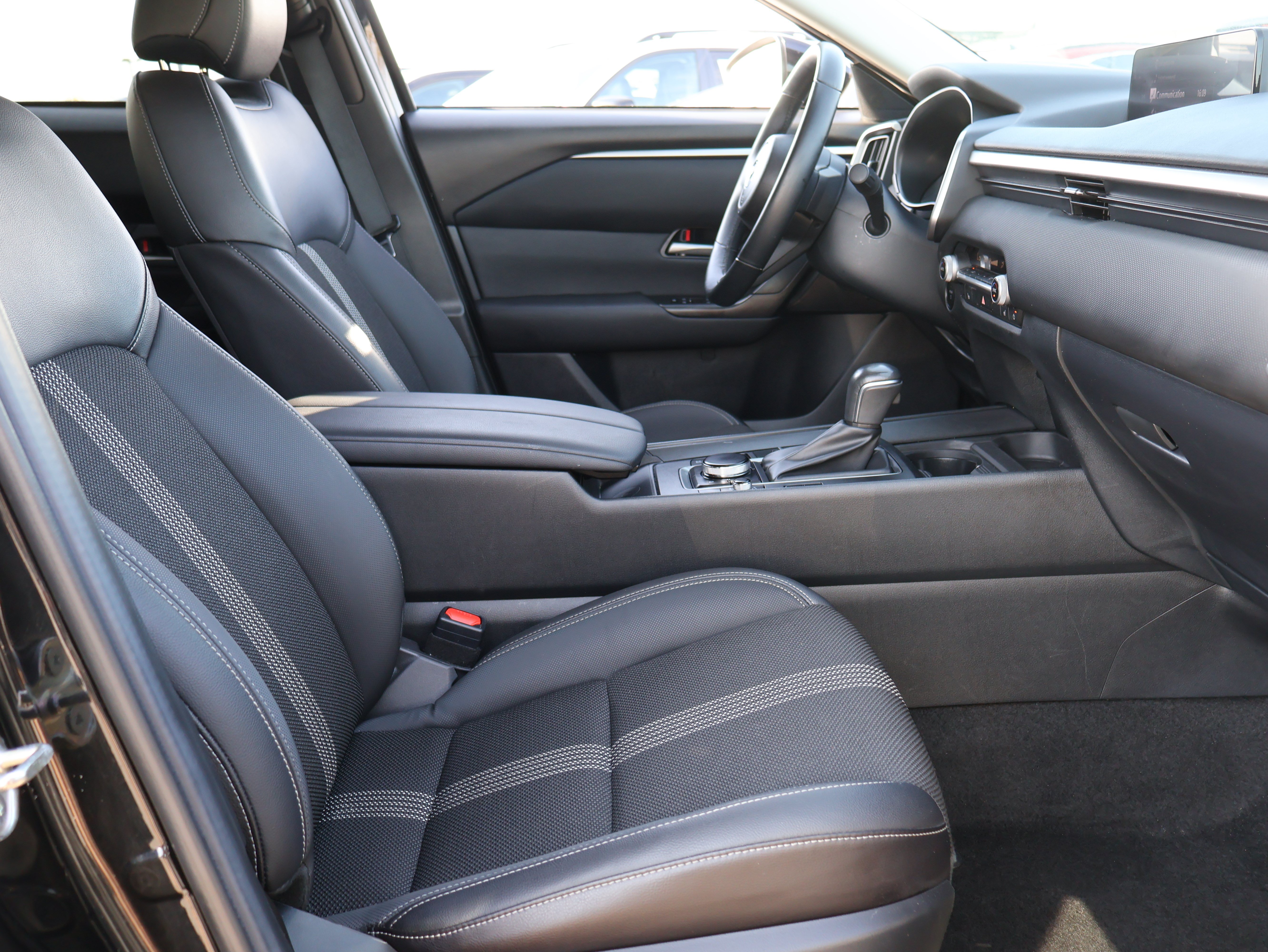 Used 2025 MAZDA CX-50 2.5 Hybrid w/ Preferred Pkg AWD/4WD image 9