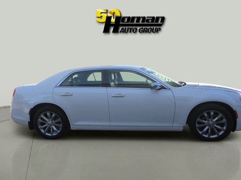 Used 2019 Chrysler 300 Limited w/ Safetytec Plus Group image 6
