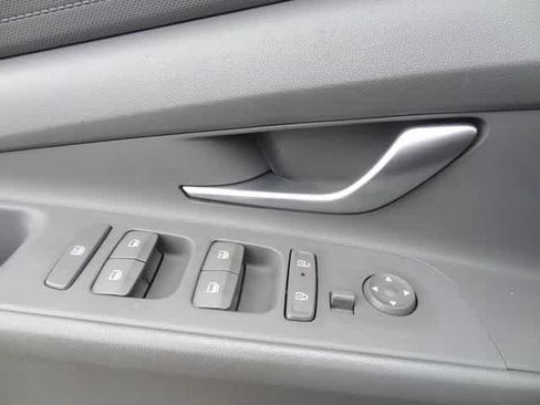 Used 2024 Hyundai Elantra SEL FWD image 14