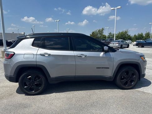 Used 2019 Jeep Compass Latitude AWD/4WD image 5