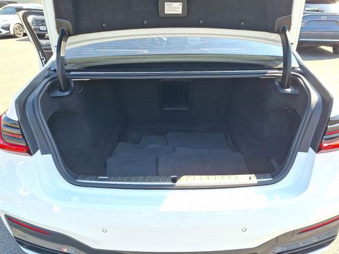 Used 2022 BMW 750i xDrive w/ Executive Package image 28