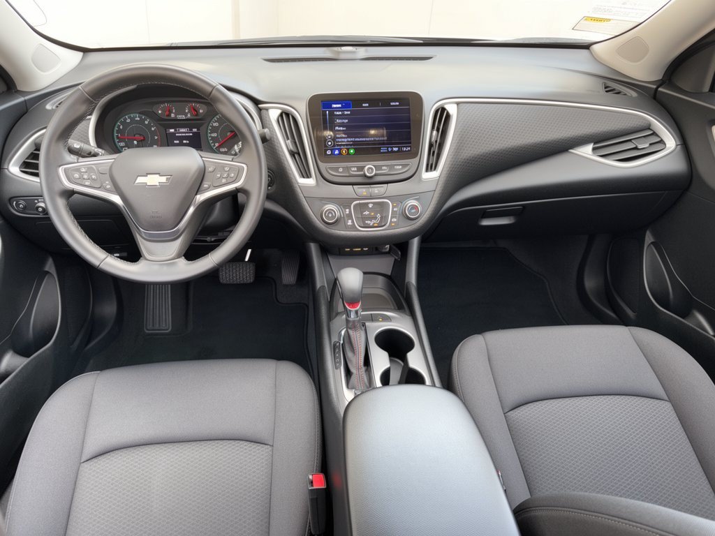 Certified 2025 Chevrolet Malibu RS FWD image 17