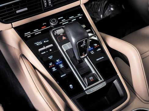 Certified 2022 Porsche Cayenne image 24