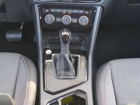 Used 2024 Volkswagen Taos SE image 18