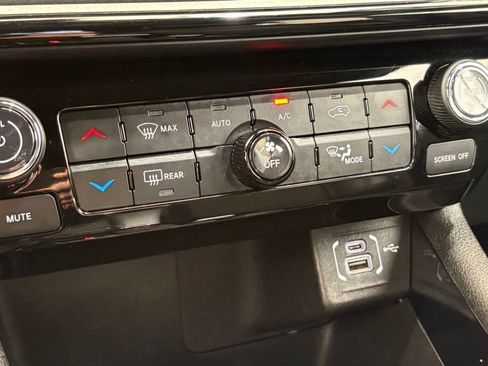 Used 2025 Jeep Compass Trailhawk AWD/4WD image 31