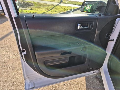 Used 2016 Ford Flex SE image 9